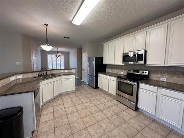 Building Photo - 7201 Lazy Meadow Ln