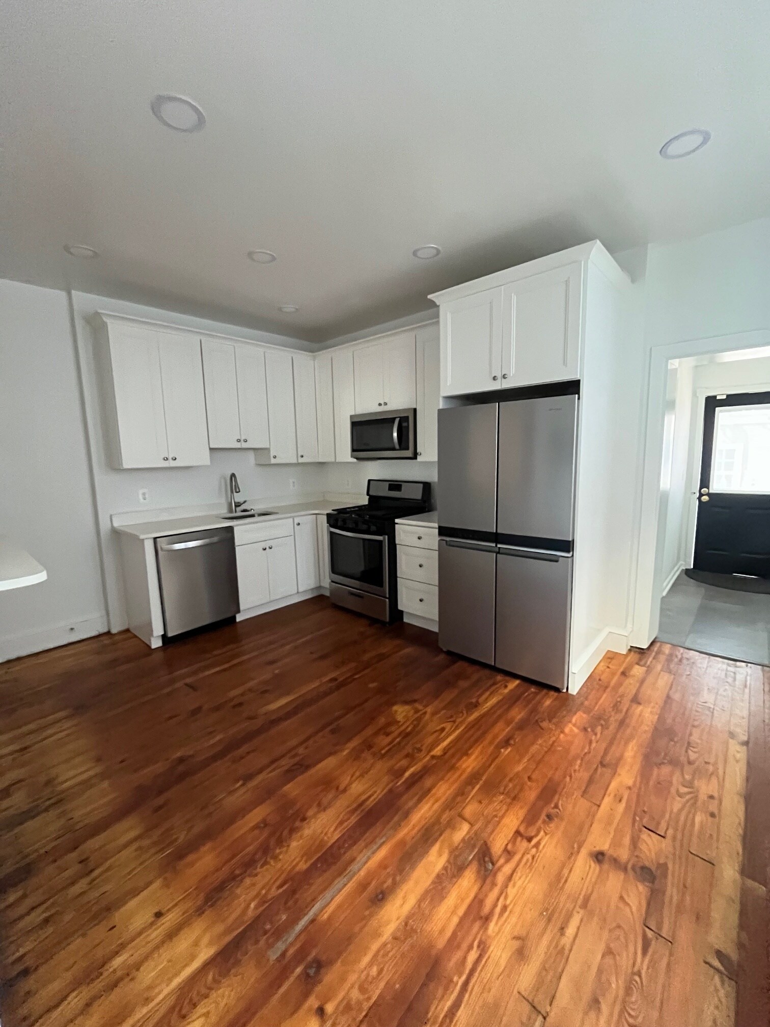 Building Photo - 338 Rector St