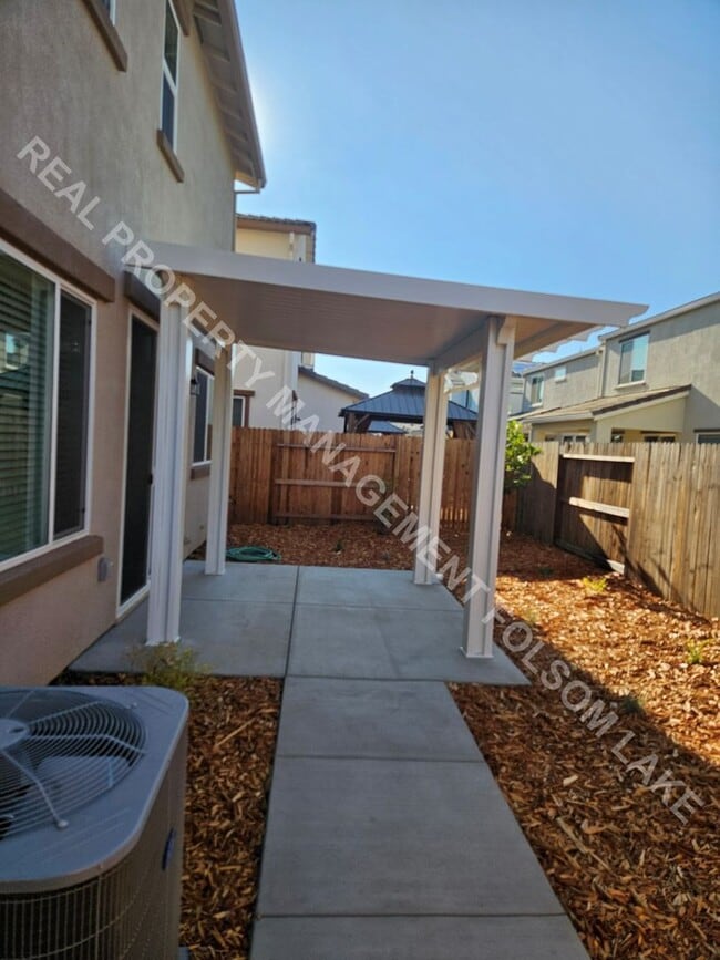 Building Photo - New 3bd 2.5ba home in the Riverblossom at ...
