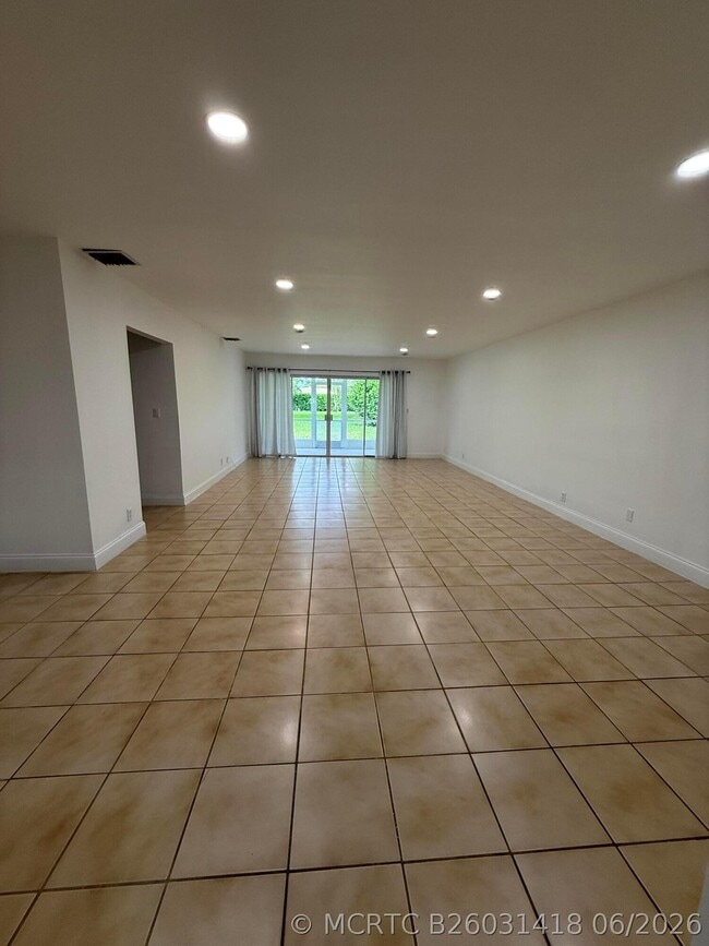 Building Photo - 96 Del Rio Blvd