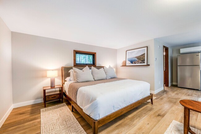 Building Photo - 1241 Birchmont Beach Rd NE