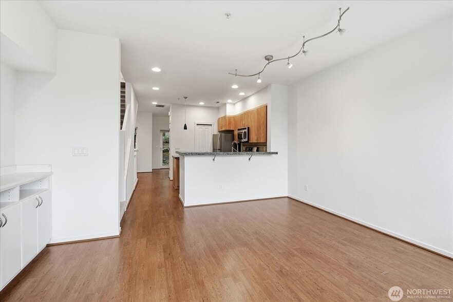 Building Photo - 63 Cougar Ridge Rd NW