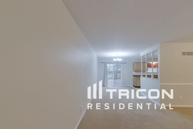 Building Photo - 1563 Park Ridge Ln