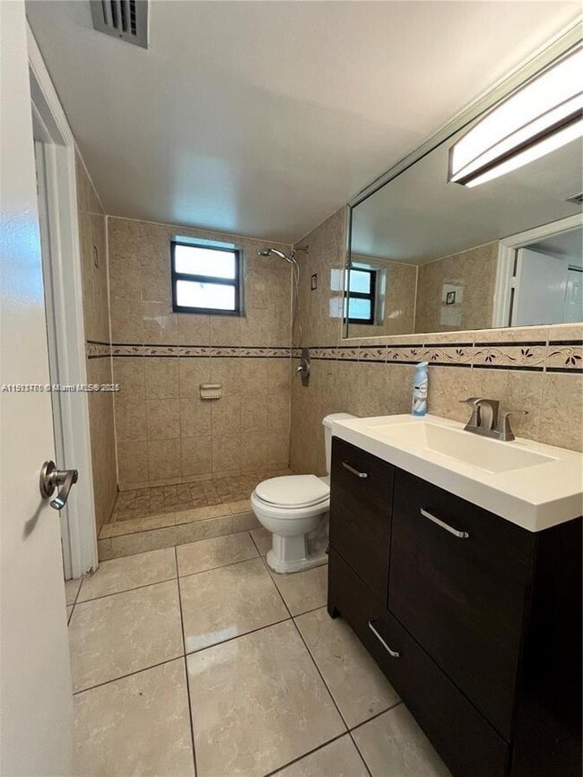 Building Photo - 7125 Bay Dr