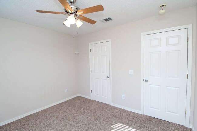 Building Photo - Southwest Pensacola 3BR Home with Open Floor Plan, Fireplace & Fenced Backyard