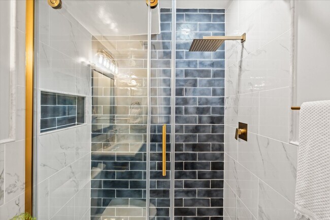 Building Photo - Stylish Trinidad 2BR/2BA Condo with Contemporary Upgrades and Skylights