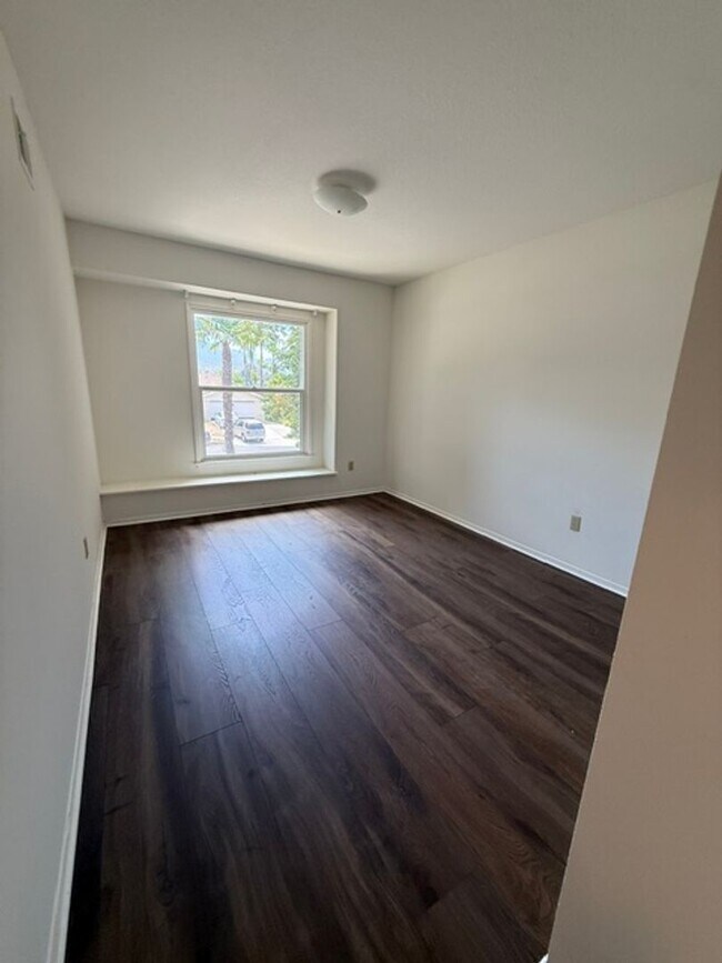Building Photo - 4 bed, 2 1/2 bath home with RV access