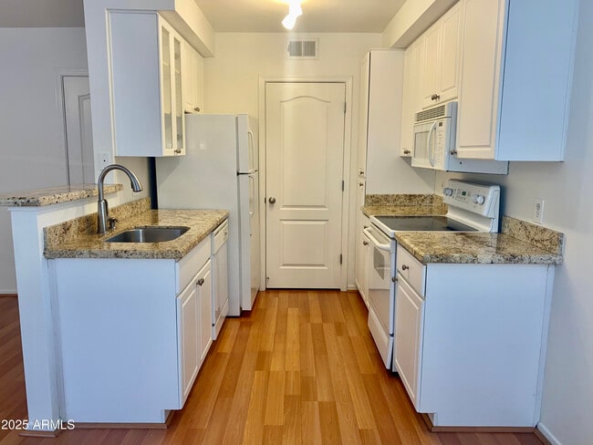 Building Photo - 1701 E Colter St