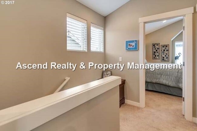 Building Photo - **Move In Special** Heart of Hillsboro HiTech 3 Bed Townhome Attached Garage 1 Small Pet w/Pet Rent