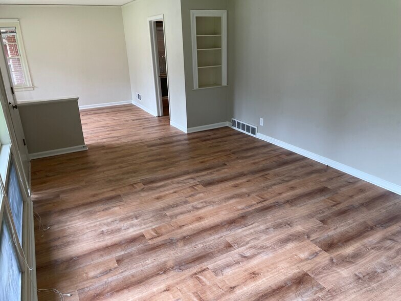 Living Room 3 of 4 - 2641 Japonica Dr