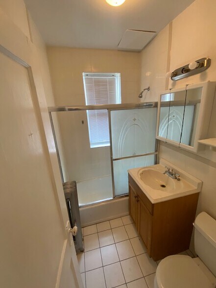 Building Photo - 79 Glenville Ave