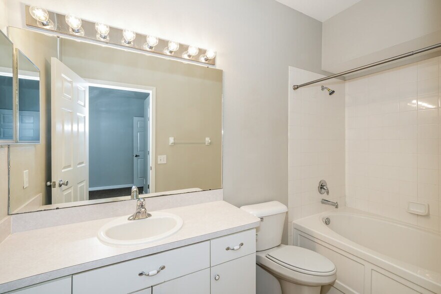 Building Photo - 15819 Stags Leap Dr