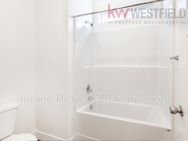 Building Photo - 752 260 W
