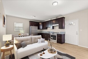 Building Photo - 2907 E Sawyer St