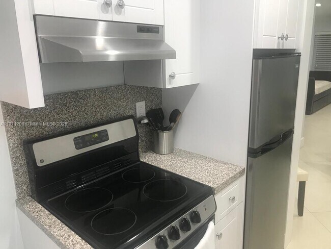 Building Photo - 7921 Abbott Ave