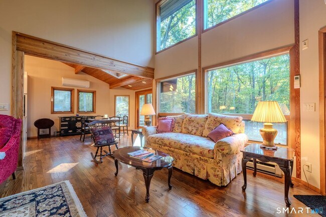 Building Photo - 278 Woodchuck Ln