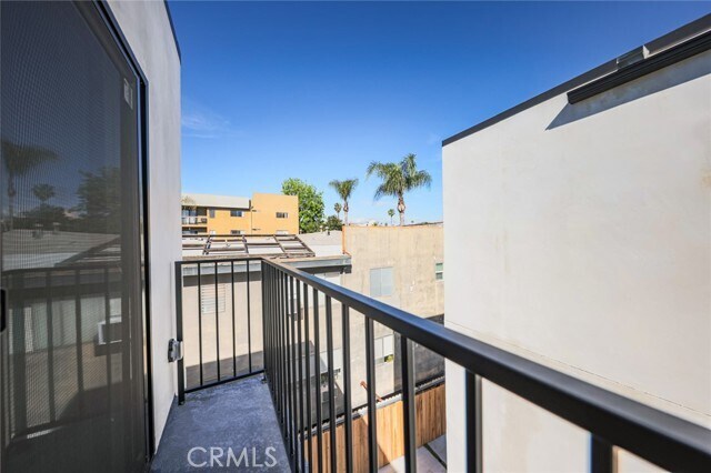 Building Photo - 1237 N Orange Dr