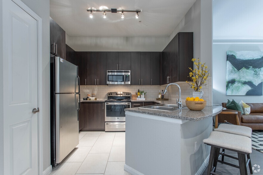 1 BR, 1 BA - 785 SF - Whitmore