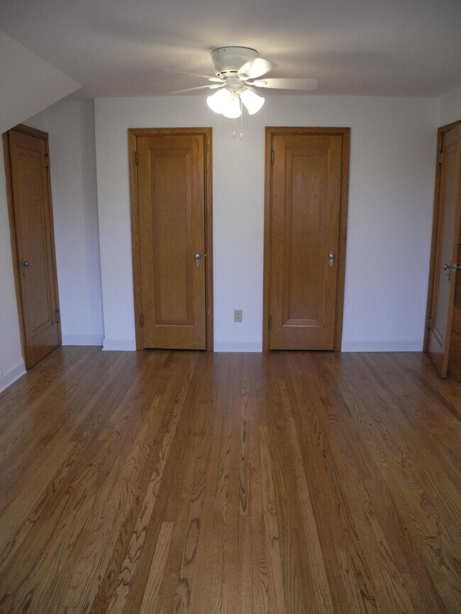 Primary Bedroom - 946 W Shore Dr