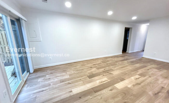 Building Photo - 16318 Taconic Cir