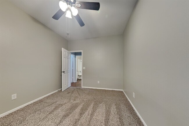 Building Photo - 14422 Bladenboro Dr