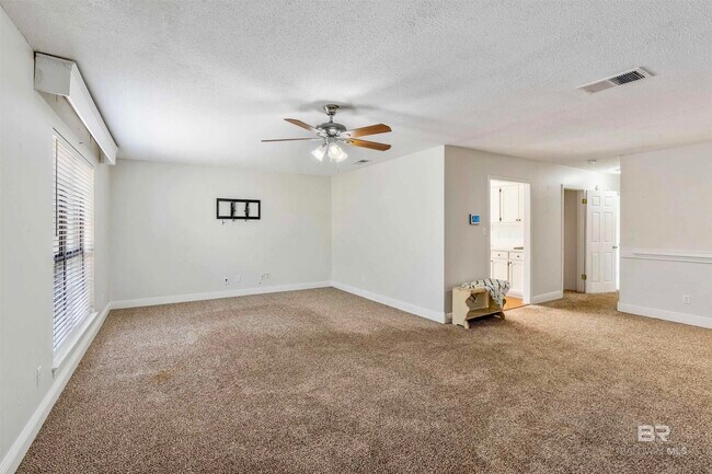 Building Photo - 16 Lancers Ln