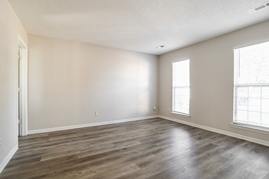 Building Photo - 1610 Royal Tree Ct