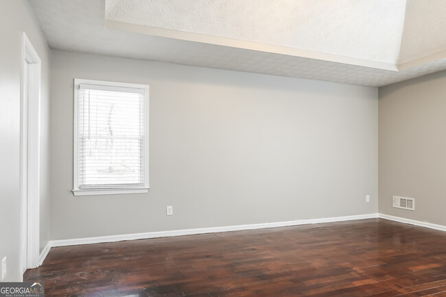 Building Photo - 4110 Summer Wood Dr