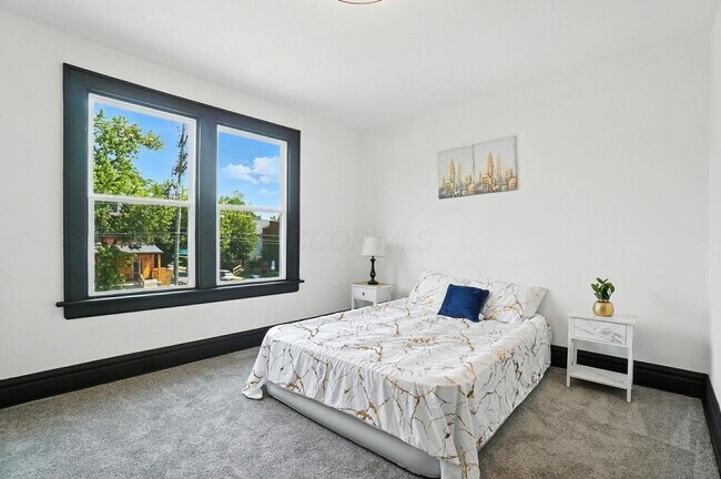 Building Photo - 887-889-889 E Livingston Ave