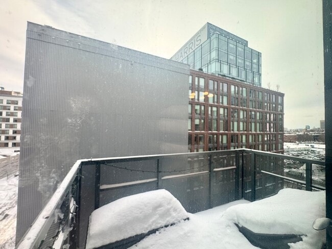 Building Photo - 32 Traveler St