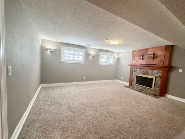 Building Photo - 15054 SE Fairwood Blvd