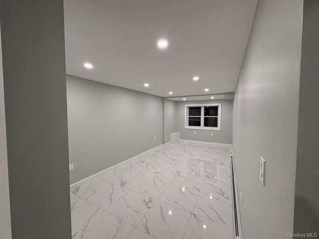 Building Photo - 2819 Schurz Ave