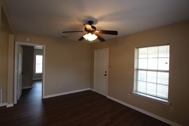 Building Photo - Adorable 2 Bedroom 1 Bath Home in West Tyler! Available now!