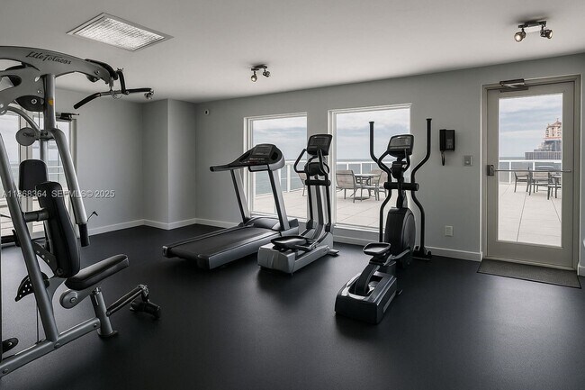 Building Photo - 2841 N Ocean Blvd