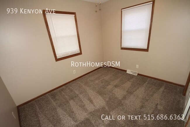 Building Photo - 939 Kenyon Ave