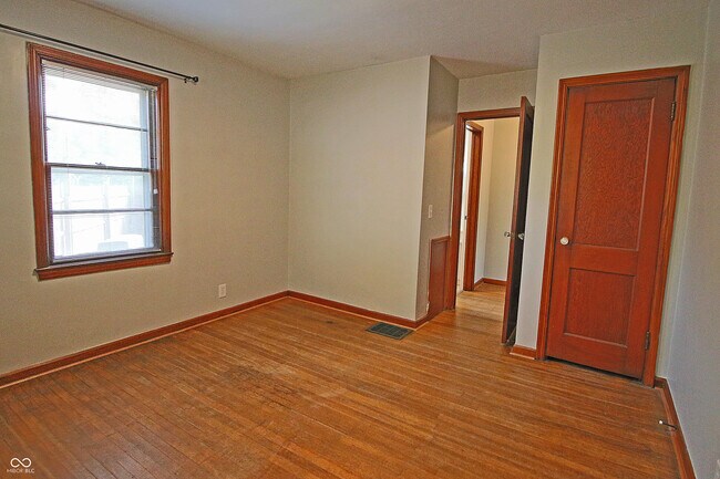 Building Photo - 545 E Westfield Blvd