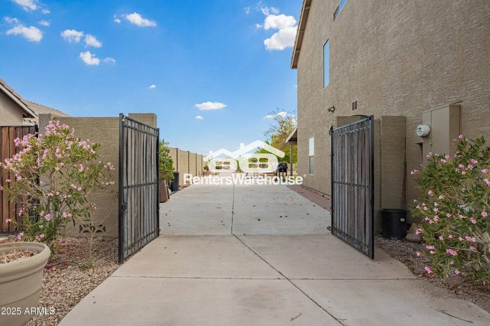 Building Photo - 1145 E Harold Dr