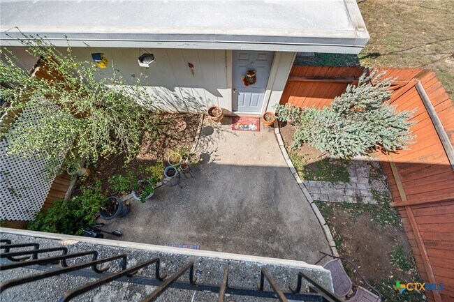 Building Photo - 619 Strings Dr