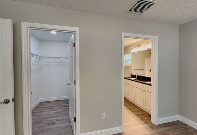 Building Photo - 7961 N Primrose Dr