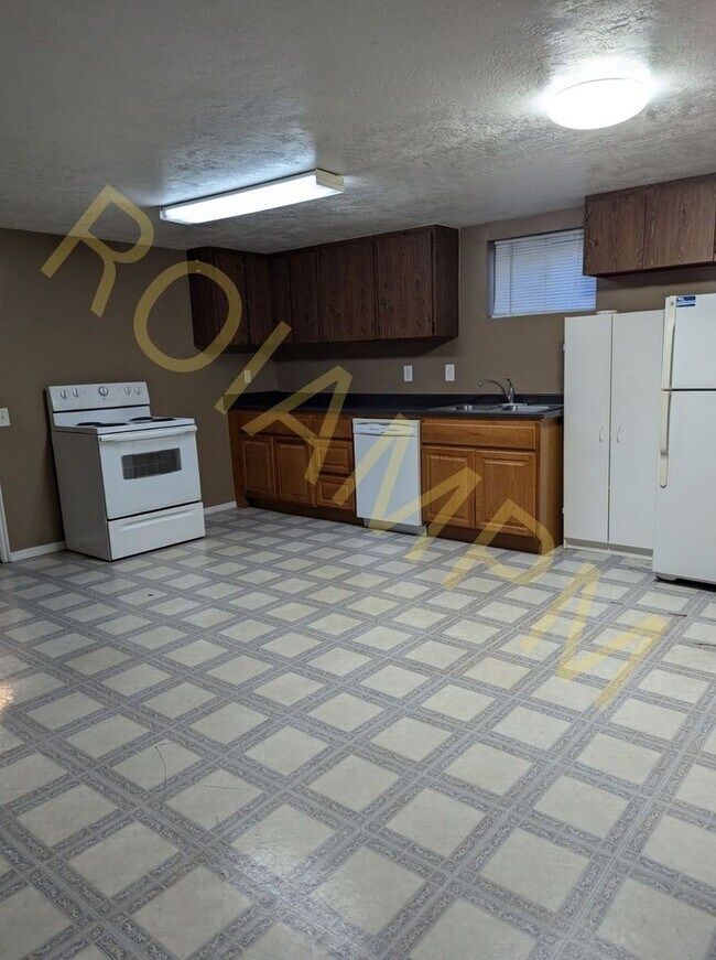 Building Photo - 2065 Falls Ave E