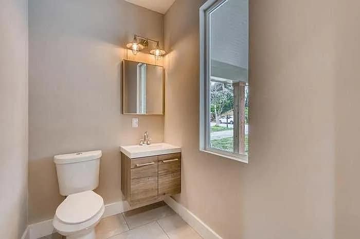 Building Photo - 816 Beechwood Ave SW