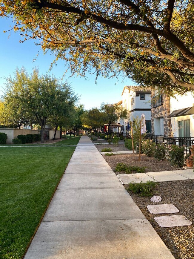 Building Photo - Resort-Style Living in Gilbert – 3 Bed Townhome Near SanTan Village