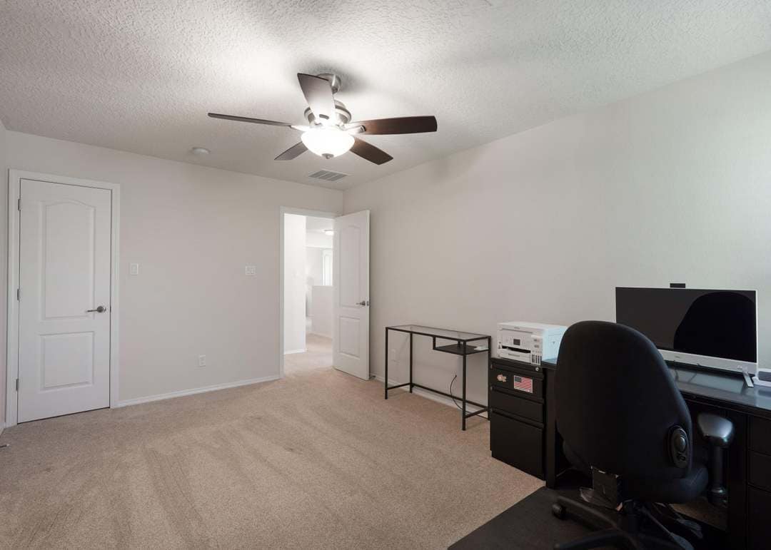 Second upstairs bedroom (previously used as office) - 10824 Arguello Trl NE