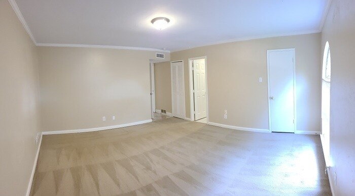 Building Photo - 2901 Robin Hill Ln