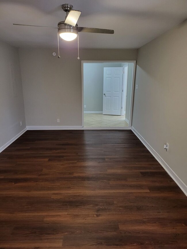 Building Photo - Nice brick ranch 4 bedroom 2 bath in Hermi...