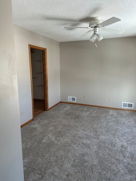 Building Photo - 14826 Oakcrest Cir