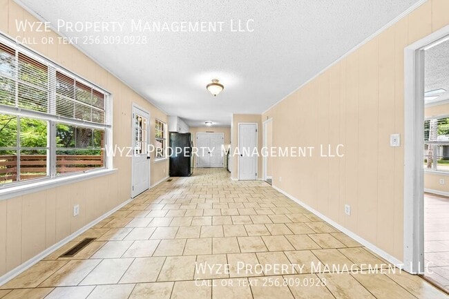 Building Photo - 2213 Cecille Dr SW