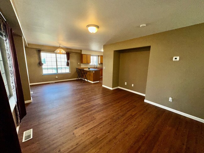 Building Photo - Beautiful Home with heated 2 car garage! C...