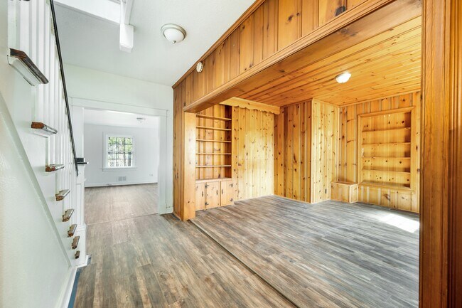 Building Photo - 228 Newcomb Dr