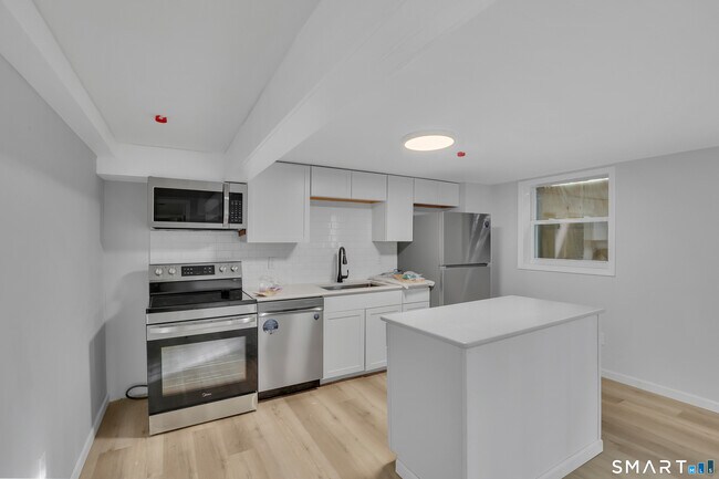 Building Photo - 194 Hartford Rd